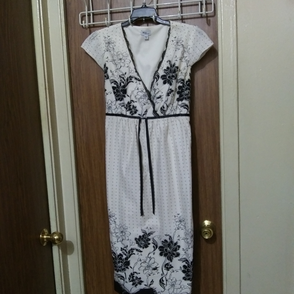 Gorgeous Flower Dress - Picture 15 of 16
